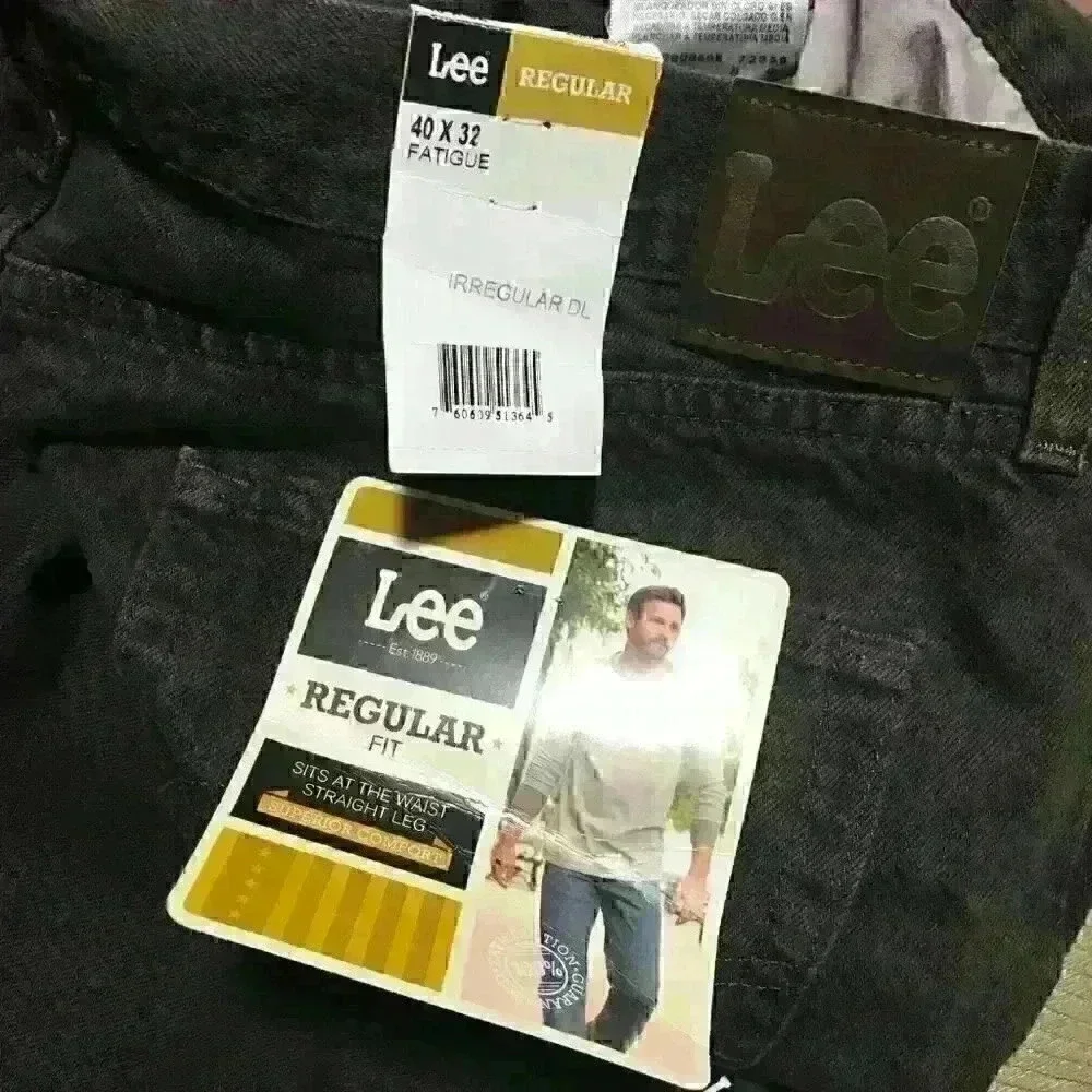 NWT Lee Regular Fit Straight Leg black marked‎ Irregular Sz 40x32
